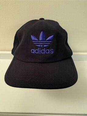 Adidas Trefoil Baseball Cap in Black with blue Logo - water type hat